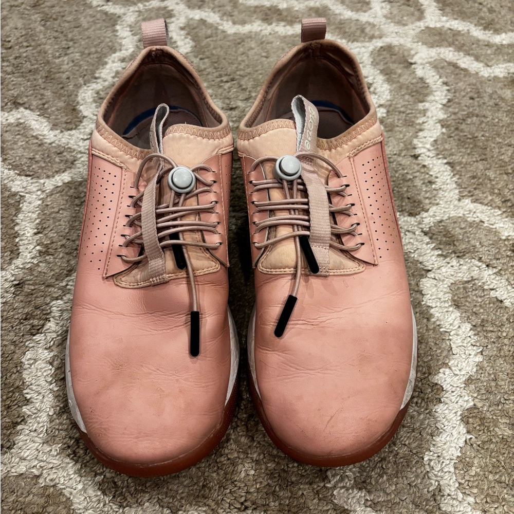 Used Clove Classic Sneakers Pink Women’s Size 9